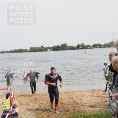 21.06.2025 - 27. Vierlanden-Triathlon MichiJ http://msf.ph/oto/8028047 15.06.2026 10:58:27 Schwimmen 643, 710, 732, 741 meine-sportfotos.de
