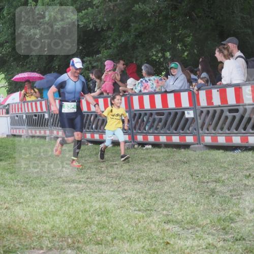 21.06.2025 - 27. Vierlanden-Triathlon KatJ http://msf.ph/oto/8028052 15.06.2025 13:32:00 Ziel 836, 861, 1072 meine-sportfotos.de