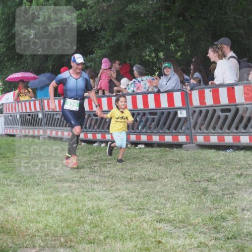 21.06.2025 - 27. Vierlanden-Triathlon KatJ http://msf.ph/oto/8028061 15.06.2025 13:32:00 Ziel 836, 861, 1072 meine-sportfotos.de
