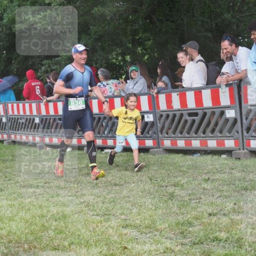 21.06.2025 - 27. Vierlanden-Triathlon KatJ http://msf.ph/oto/8028070 15.06.2025 13:32:00 Ziel 836, 861, 1072 meine-sportfotos.de
