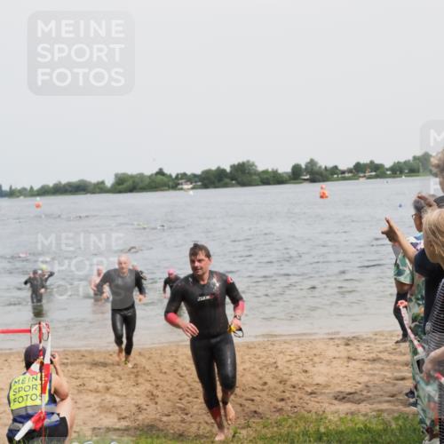 21.06.2025 - 27. Vierlanden-Triathlon MichiJ http://msf.ph/oto/8028076 15.06.2026 10:58:27 Schwimmen 643, 710, 732, 741 meine-sportfotos.de