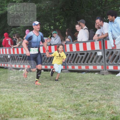 21.06.2025 - 27. Vierlanden-Triathlon KatJ http://msf.ph/oto/8028078 15.06.2025 13:32:00 Ziel 836, 861, 1072 meine-sportfotos.de