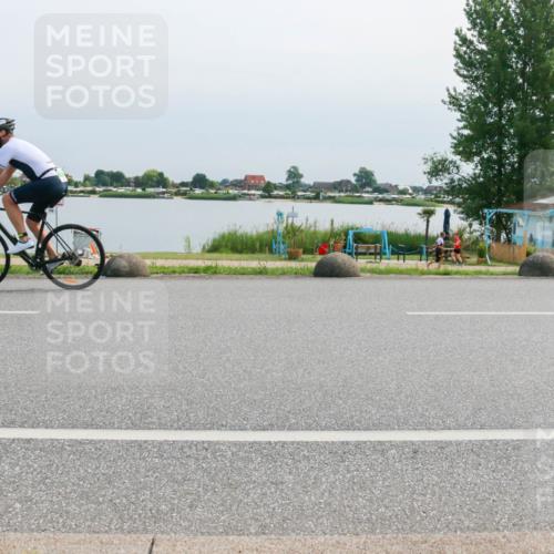 15.06.2025 - 27. Vierlanden-Triathlon H.Heesch http://msf.ph/oto/8028084 15.06.2025 11:22:53 Radfahren 776 meine-sportfotos.de