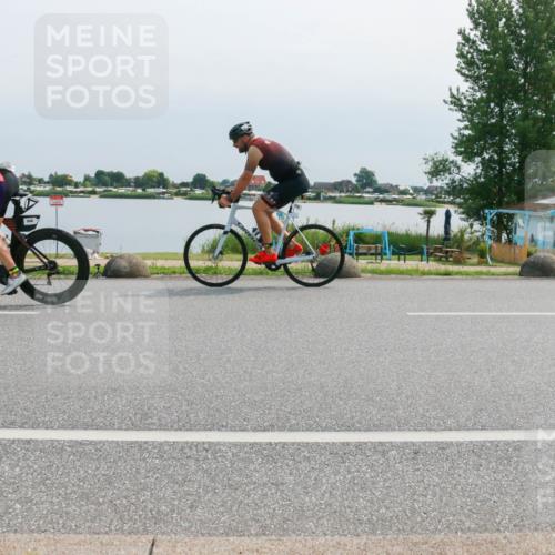 15.06.2025 - 27. Vierlanden-Triathlon H.Heesch http://msf.ph/oto/8028090 15.06.2025 11:22:56 Radfahren 109, 770, 776, 946 meine-sportfotos.de