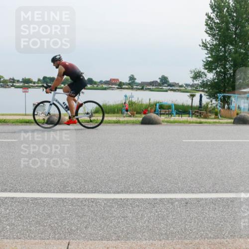 15.06.2025 - 27. Vierlanden-Triathlon H.Heesch http://msf.ph/oto/8028094 15.06.2025 11:22:56 Radfahren 109, 770, 776, 946 meine-sportfotos.de