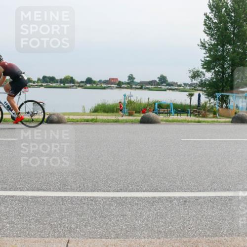 15.06.2025 - 27. Vierlanden-Triathlon H.Heesch http://msf.ph/oto/8028104 15.06.2025 11:22:56 Radfahren 109, 770, 776, 946 meine-sportfotos.de
