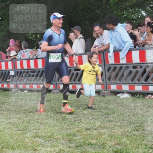 21.06.2025 - 27. Vierlanden-Triathlon KatJ http://msf.ph/oto/8028110 15.06.2025 13:32:01 Ziel 836, 861, 1072 meine-sportfotos.de