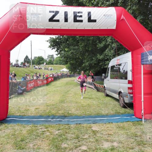 21.06.2025 - 27. Vierlanden-Triathlon MichiJ http://msf.ph/oto/8028113 15.06.2026 12:11:55 Ziel 158 meine-sportfotos.de