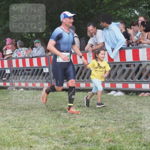 21.06.2025 - 27. Vierlanden-Triathlon KatJ http://msf.ph/oto/8028115 15.06.2025 13:32:01 Ziel 836, 861, 1072 meine-sportfotos.de