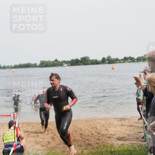 21.06.2025 - 27. Vierlanden-Triathlon MichiJ http://msf.ph/oto/8028119 15.06.2026 10:58:28 Schwimmen 643, 710, 732, 741 meine-sportfotos.de