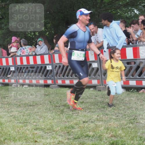 21.06.2025 - 27. Vierlanden-Triathlon KatJ http://msf.ph/oto/8028121 15.06.2025 13:32:01 Ziel 836, 861, 1072 meine-sportfotos.de
