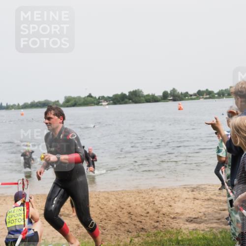 21.06.2025 - 27. Vierlanden-Triathlon MichiJ http://msf.ph/oto/8028141 15.06.2026 10:58:28 Schwimmen 643, 710, 732, 741 meine-sportfotos.de