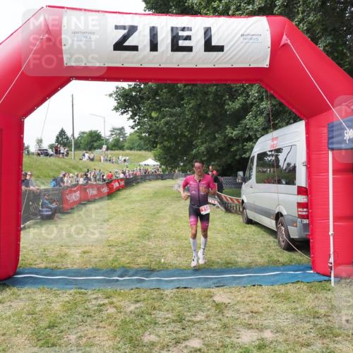 21.06.2025 - 27. Vierlanden-Triathlon MichiJ http://msf.ph/oto/8028147 15.06.2026 12:11:56 Ziel 158 meine-sportfotos.de