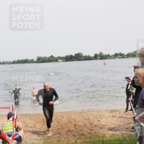 21.06.2025 - 27. Vierlanden-Triathlon MichiJ http://msf.ph/oto/8028149 15.06.2026 10:58:29 Schwimmen 643, 710, 732, 741 meine-sportfotos.de