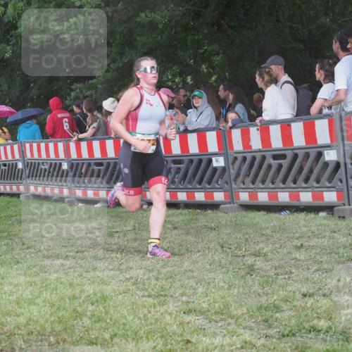 21.06.2025 - 27. Vierlanden-Triathlon KatJ http://msf.ph/oto/8028156 15.06.2025 13:32:02 Ziel 836, 861, 1072 meine-sportfotos.de