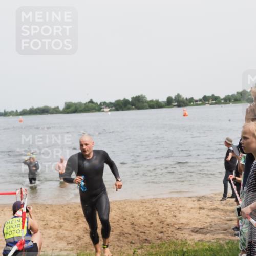 21.06.2025 - 27. Vierlanden-Triathlon MichiJ http://msf.ph/oto/8028178 15.06.2026 10:58:30 Schwimmen 636, 643, 710, 732, 741 meine-sportfotos.de