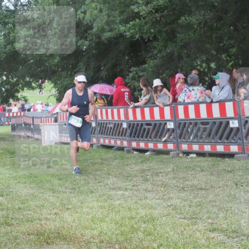21.06.2025 - 27. Vierlanden-Triathlon KatJ http://msf.ph/oto/8028188 15.06.2025 13:32:06 Ziel 861 meine-sportfotos.de