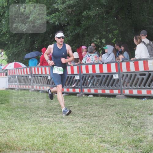 21.06.2025 - 27. Vierlanden-Triathlon KatJ http://msf.ph/oto/8028203 15.06.2025 13:32:07 Ziel 861 meine-sportfotos.de