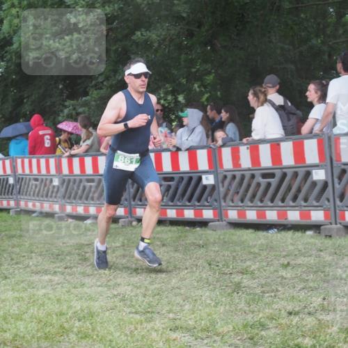 21.06.2025 - 27. Vierlanden-Triathlon KatJ http://msf.ph/oto/8028216 15.06.2025 13:32:07 Ziel 861 meine-sportfotos.de