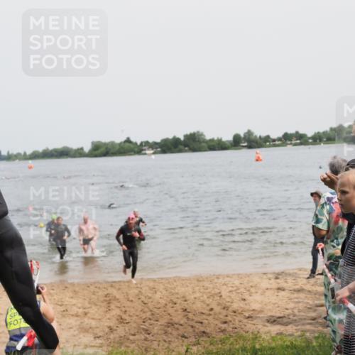 21.06.2025 - 27. Vierlanden-Triathlon MichiJ http://msf.ph/oto/8028221 15.06.2026 10:58:31 Schwimmen 636, 643, 732, 741, 747 meine-sportfotos.de