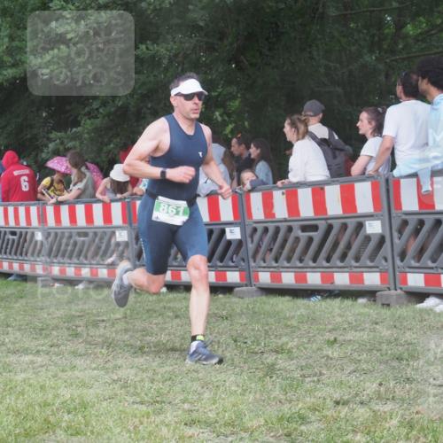 21.06.2025 - 27. Vierlanden-Triathlon KatJ http://msf.ph/oto/8028225 15.06.2025 13:32:07 Ziel 861 meine-sportfotos.de
