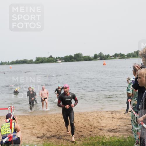 21.06.2025 - 27. Vierlanden-Triathlon MichiJ http://msf.ph/oto/8028238 15.06.2026 10:58:33 Schwimmen 636, 643, 667, 684, 732, 741, 747 meine-sportfotos.de