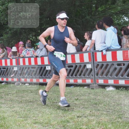 21.06.2025 - 27. Vierlanden-Triathlon KatJ http://msf.ph/oto/8028240 15.06.2025 13:32:08 Ziel 861 meine-sportfotos.de