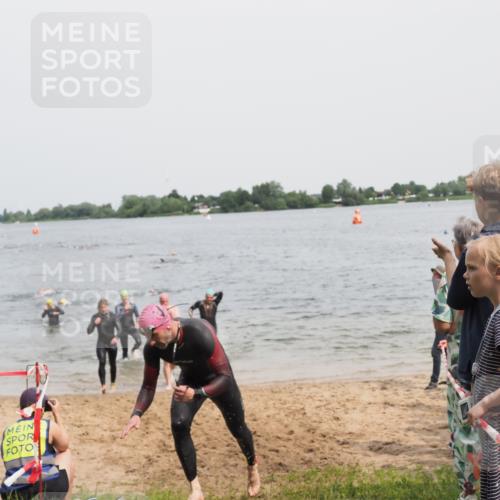 21.06.2025 - 27. Vierlanden-Triathlon MichiJ http://msf.ph/oto/8028267 15.06.2026 10:58:34 Schwimmen 636, 643, 667, 684, 732, 741, 747 meine-sportfotos.de