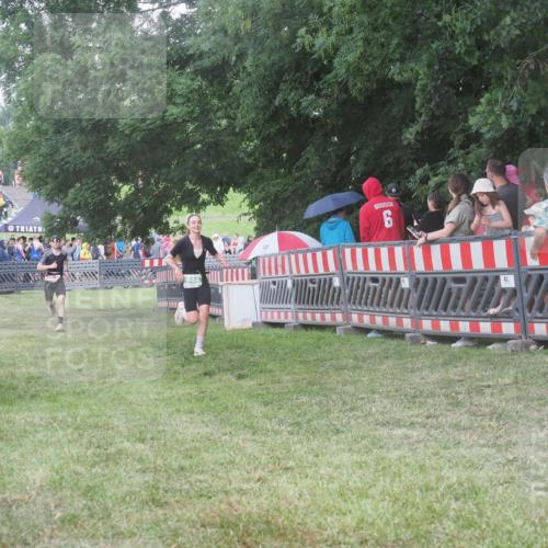 21.06.2025 - 27. Vierlanden-Triathlon KatJ http://msf.ph/oto/8028270 15.06.2025 13:32:22 Ziel 18, 944 meine-sportfotos.de