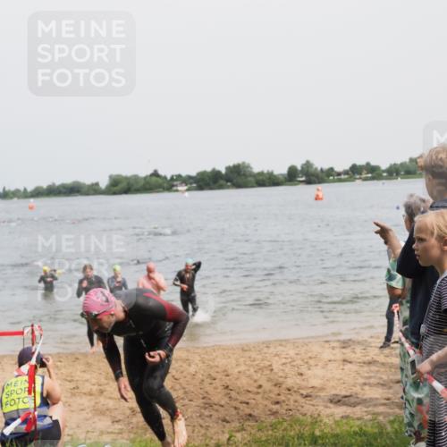 21.06.2025 - 27. Vierlanden-Triathlon MichiJ http://msf.ph/oto/8028273 15.06.2026 10:58:34 Schwimmen 636, 643, 667, 684, 732, 741, 747 meine-sportfotos.de