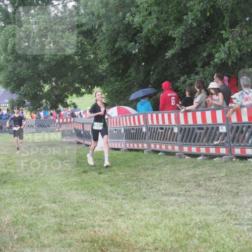 21.06.2025 - 27. Vierlanden-Triathlon KatJ http://msf.ph/oto/8028278 15.06.2025 13:32:23 Ziel 18, 944 meine-sportfotos.de