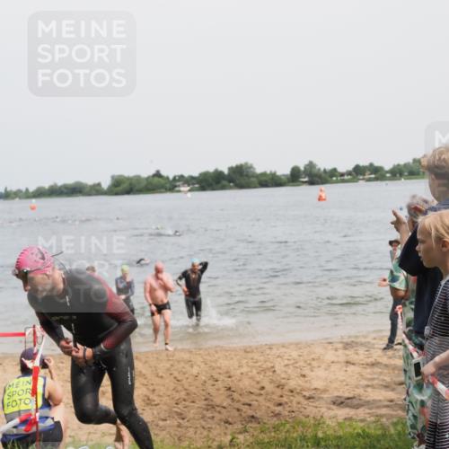 21.06.2025 - 27. Vierlanden-Triathlon MichiJ http://msf.ph/oto/8028282 15.06.2026 10:58:34 Schwimmen 636, 643, 667, 684, 732, 741, 747 meine-sportfotos.de
