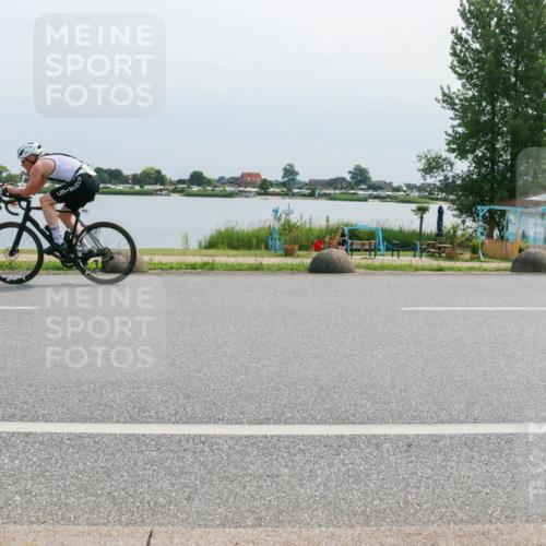 15.06.2025 - 27. Vierlanden-Triathlon H.Heesch http://msf.ph/oto/8028283 15.06.2025 11:23:23 Radfahren 180, 753, 858 meine-sportfotos.de