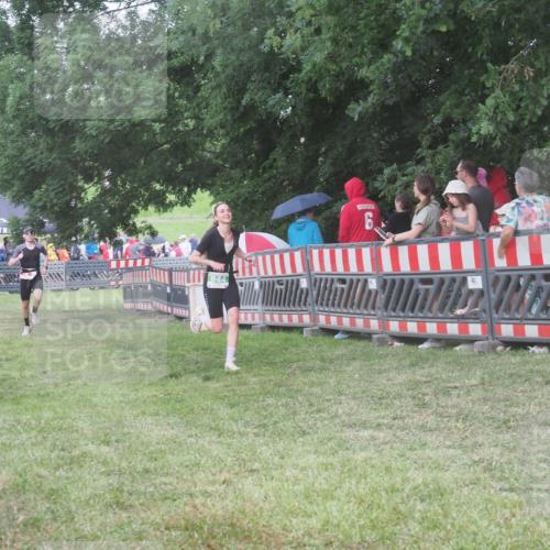 21.06.2025 - 27. Vierlanden-Triathlon KatJ http://msf.ph/oto/8028285 15.06.2025 13:32:23 Ziel 18, 944 meine-sportfotos.de