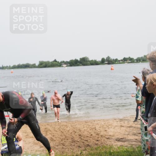 21.06.2025 - 27. Vierlanden-Triathlon MichiJ http://msf.ph/oto/8028286 15.06.2026 10:58:35 Schwimmen 636, 643, 667, 684, 732, 741, 747 meine-sportfotos.de