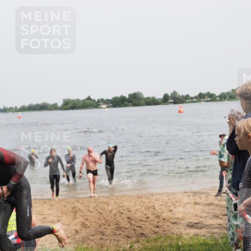 21.06.2025 - 27. Vierlanden-Triathlon MichiJ http://msf.ph/oto/8028293 15.06.2026 10:58:35 Schwimmen 636, 643, 667, 684, 732, 741, 747 meine-sportfotos.de