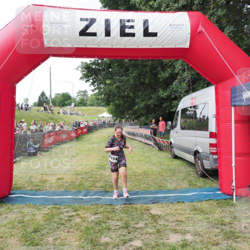 21.06.2025 - 27. Vierlanden-Triathlon MichiJ http://msf.ph/oto/8028301 15.06.2026 12:12:43 Ziel 531 meine-sportfotos.de