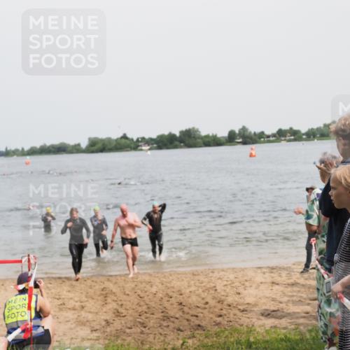 21.06.2025 - 27. Vierlanden-Triathlon MichiJ http://msf.ph/oto/8028303 15.06.2026 10:58:35 Schwimmen 636, 643, 667, 684, 732, 741, 747 meine-sportfotos.de