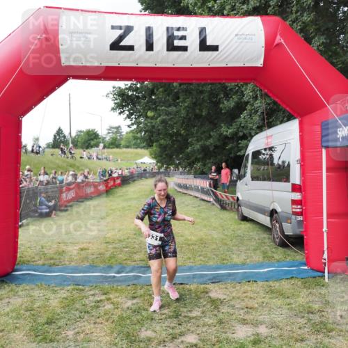21.06.2025 - 27. Vierlanden-Triathlon MichiJ http://msf.ph/oto/8028322 15.06.2026 12:12:43 Ziel 531 meine-sportfotos.de
