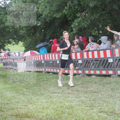 21.06.2025 - 27. Vierlanden-Triathlon KatJ http://msf.ph/oto/8028326 15.06.2025 13:32:24 Ziel 18, 944 meine-sportfotos.de