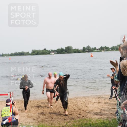 21.06.2025 - 27. Vierlanden-Triathlon MichiJ http://msf.ph/oto/8028330 15.06.2026 10:58:38 Schwimmen 636, 667, 684, 732, 747 meine-sportfotos.de