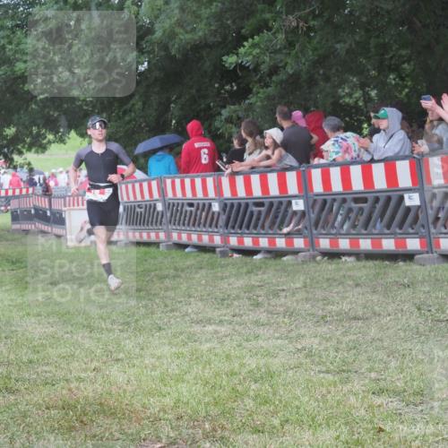 21.06.2025 - 27. Vierlanden-Triathlon KatJ http://msf.ph/oto/8028333 15.06.2025 13:32:25 Ziel 18, 944 meine-sportfotos.de