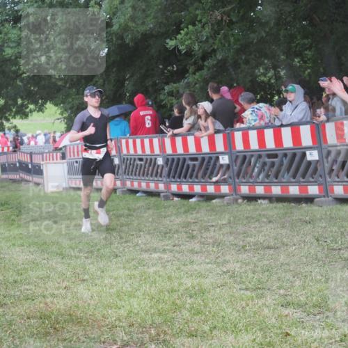 21.06.2025 - 27. Vierlanden-Triathlon KatJ http://msf.ph/oto/8028346 15.06.2025 13:32:26 Ziel 18, 944 meine-sportfotos.de