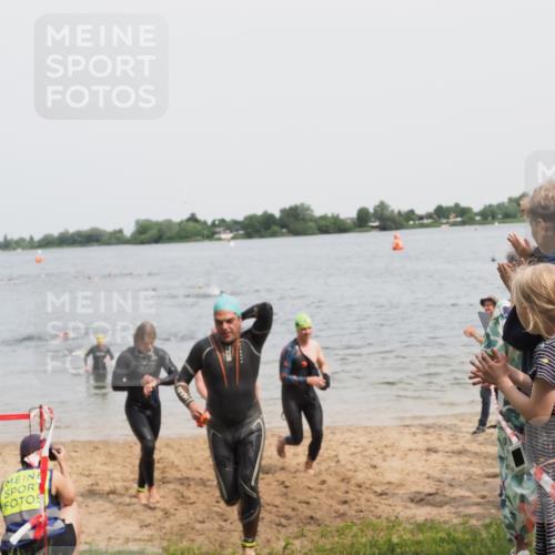 21.06.2025 - 27. Vierlanden-Triathlon MichiJ http://msf.ph/oto/8028365 15.06.2026 10:58:39 Schwimmen 636, 667, 684, 732, 743, 747 meine-sportfotos.de