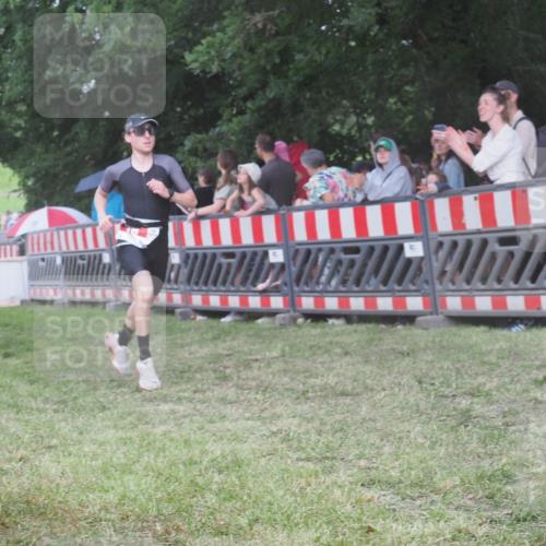21.06.2025 - 27. Vierlanden-Triathlon KatJ http://msf.ph/oto/8028368 15.06.2025 13:32:26 Ziel 18, 944 meine-sportfotos.de
