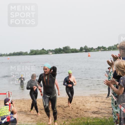 21.06.2025 - 27. Vierlanden-Triathlon MichiJ http://msf.ph/oto/8028369 15.06.2026 10:58:39 Schwimmen 636, 667, 684, 732, 743, 747 meine-sportfotos.de