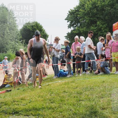 15.06.2025 - 27. Vierlanden-Triathlon KatJ http://msf.ph/oto/8028372 15.06.2025 11:02:45 Schwimmen 672, 696, 728, 868 meine-sportfotos.de