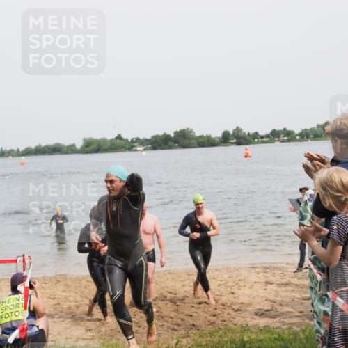 21.06.2025 - 27. Vierlanden-Triathlon MichiJ http://msf.ph/oto/8028375 15.06.2026 10:58:39 Schwimmen 636, 667, 684, 732, 743, 747 meine-sportfotos.de
