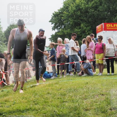 15.06.2025 - 27. Vierlanden-Triathlon KatJ http://msf.ph/oto/8028378 15.06.2025 11:02:47 Schwimmen 672, 696, 728, 868 meine-sportfotos.de