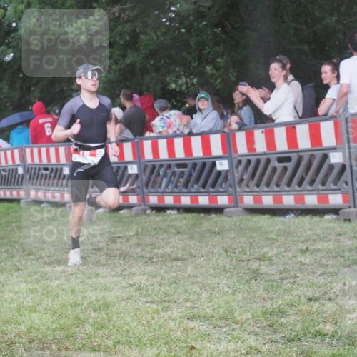 21.06.2025 - 27. Vierlanden-Triathlon KatJ http://msf.ph/oto/8028379 15.06.2025 13:32:26 Ziel 18, 944 meine-sportfotos.de